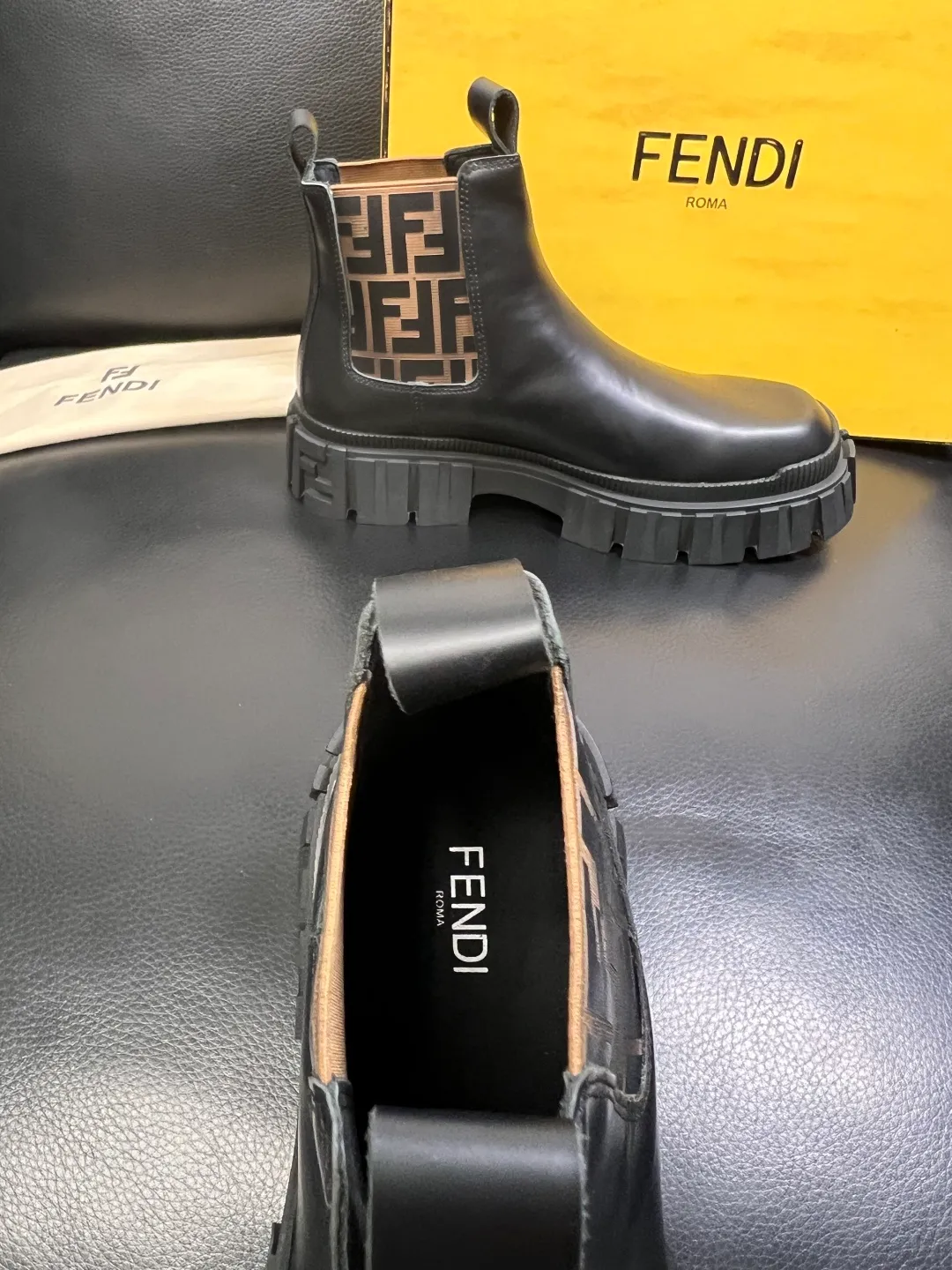 Men's shoes 💰900 FENDI High-quality top craftsmanship, Fendi boots high-top counter synchronization, original factory configuration imported Italian cowhide fly-knit fabric, imported cowhide lining, breathable and comfortable, soles: original soles specially provided by the original factory, original factory and single goods are welcome to compare, code number 39-44 (customized 38 45)